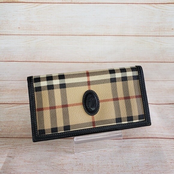 Burberrys Vintage Leather Bifold Wallet/Checkbook Cover - Picture 1 of 13
